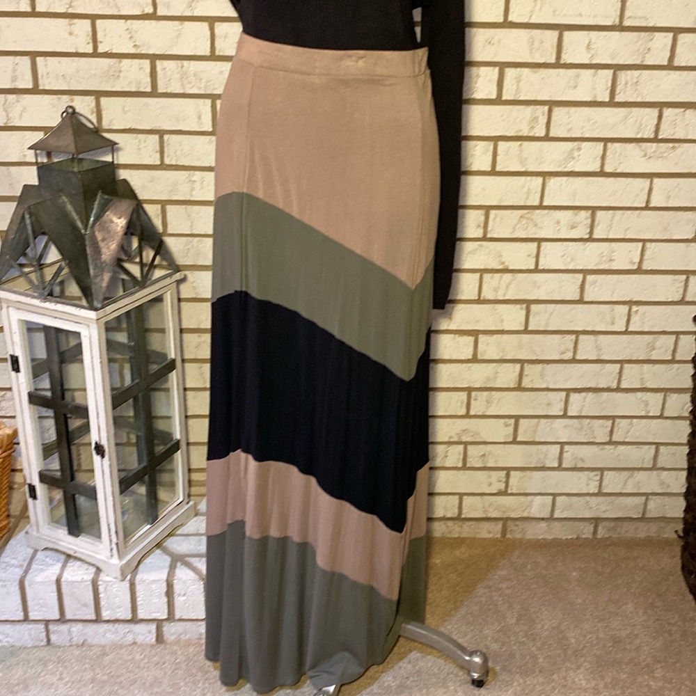 Bobeau / Black/Green/Tan long skirt. Comfy stretch fabric. 
Size L
